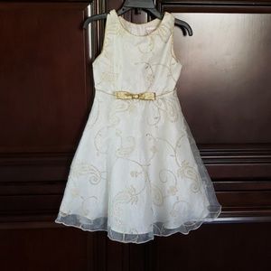 Youngland sz 5 cream and gold sparkle dress
